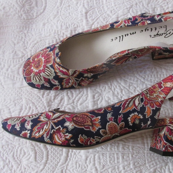 BETTYE MUELLER FLOWER FLORAL SLINGBACK SHOES 6.5 - Picture 2 of 7
